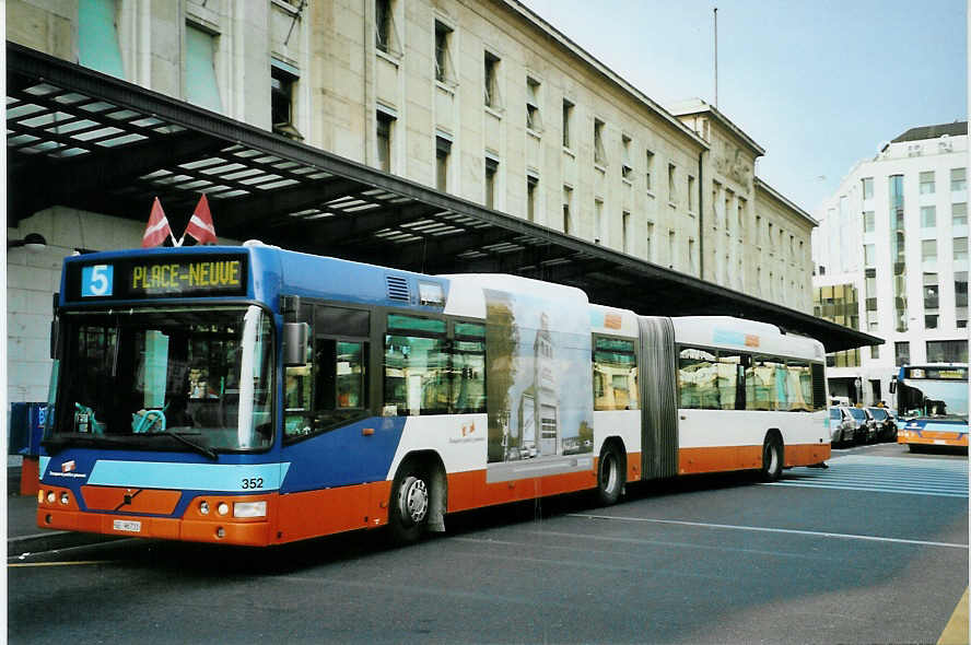 (092'917) - TPG Genve - Nr. 352/GE 96'731 - Volvo am 17. Mrz 2007 beim Bahnhof Genve