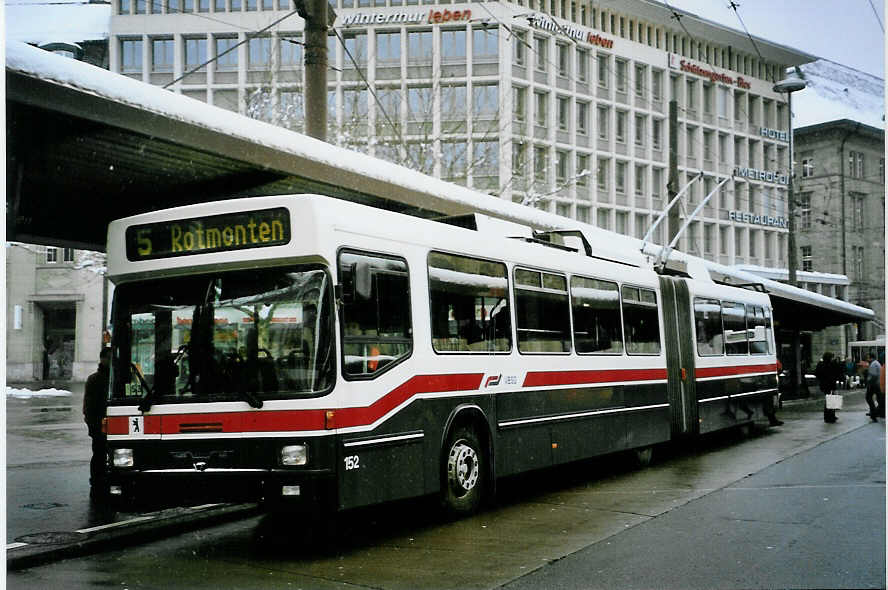 (093'105) - VBSG St. Gallen - Nr. 152 - NAW/Hess Gelenktrolleybus am 22. Mrz 2007 beim Bahnhof St. Gallen