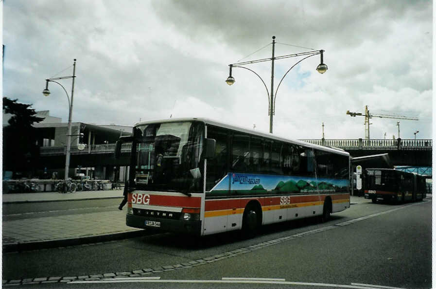 (096'021) - Janzen, Freiburg - FR-JA 546 - Setra am 9. Juli 2007 beim Bahnhof Freiburg