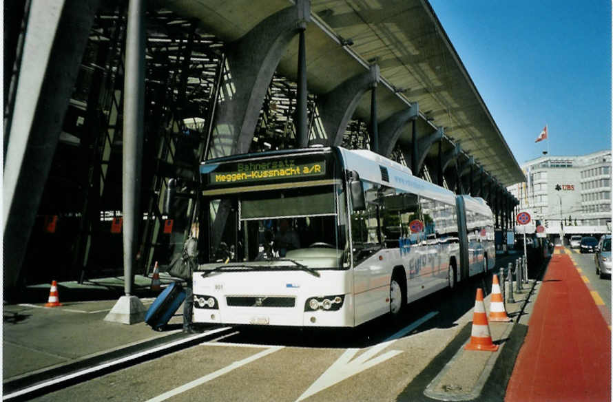 (096'116) - VBL Luzern - Nr. 901/LU 10'334 - Volvo am 15. Juli 2007 beim Bahnhof Luzern