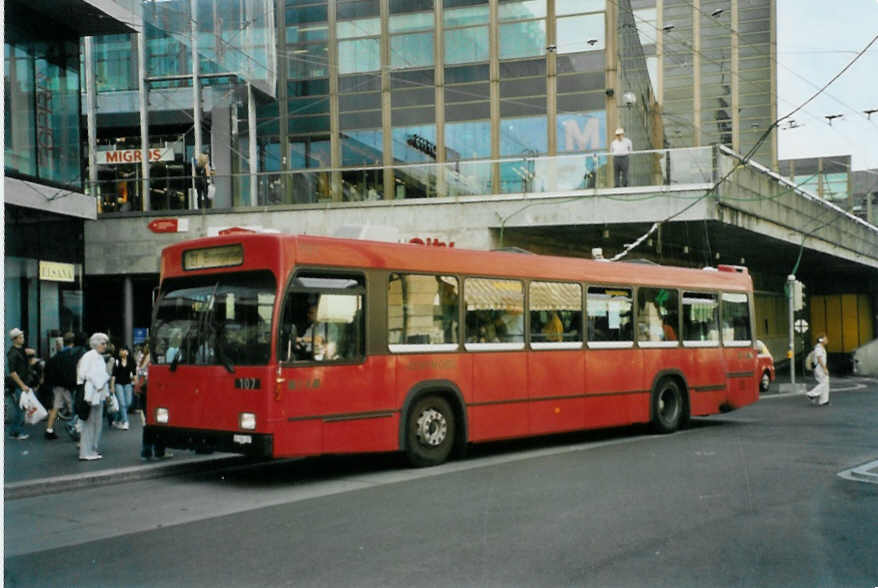 (097'613) - Bernmobil, Bern - Nr. 107/BE 500'107 - Volvo/R&J am 24. August 2007 beim Bahnhof Bern