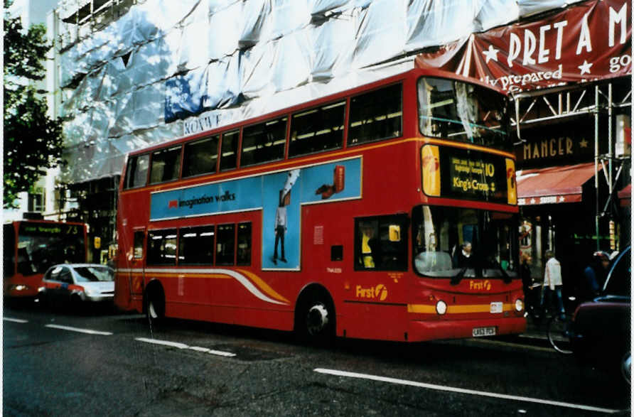 (099'214) - First - Nr. TNA 33'351/LK53 FCX - DAF am 25. September 2007 in London, Oxford Street