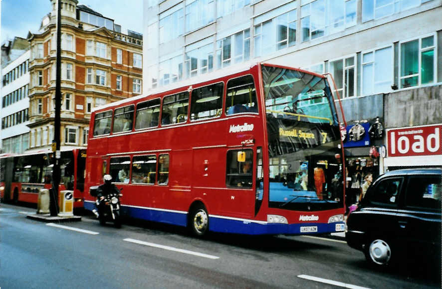 (099'216) - Metroline - Nr. SEL 740/LK07 AZW - Scania am 25. September 2007 in London, Oxford Street