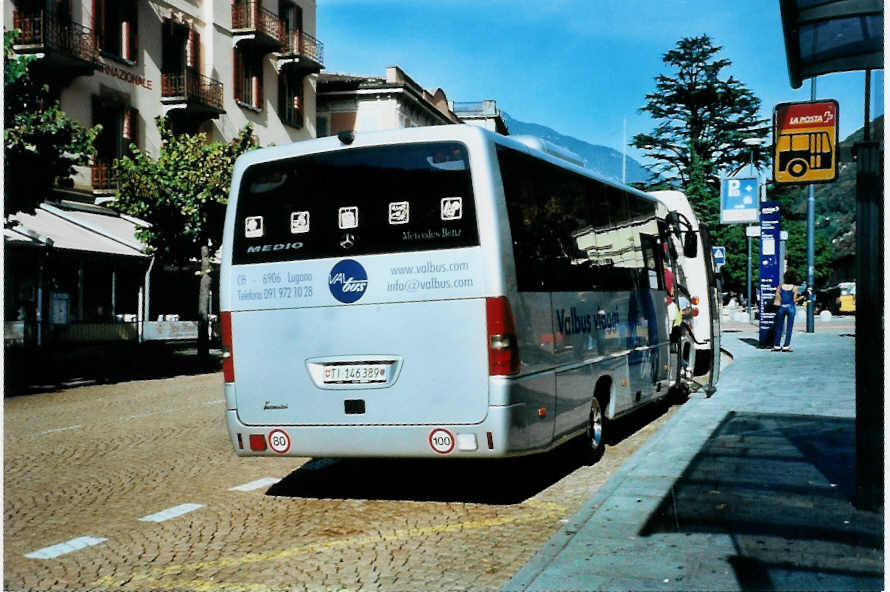 (099'705) - Valbus, Lugano - TI 146'389 - Mercedes am 3. Oktober 2007 beim Bahnhof Bellinzona