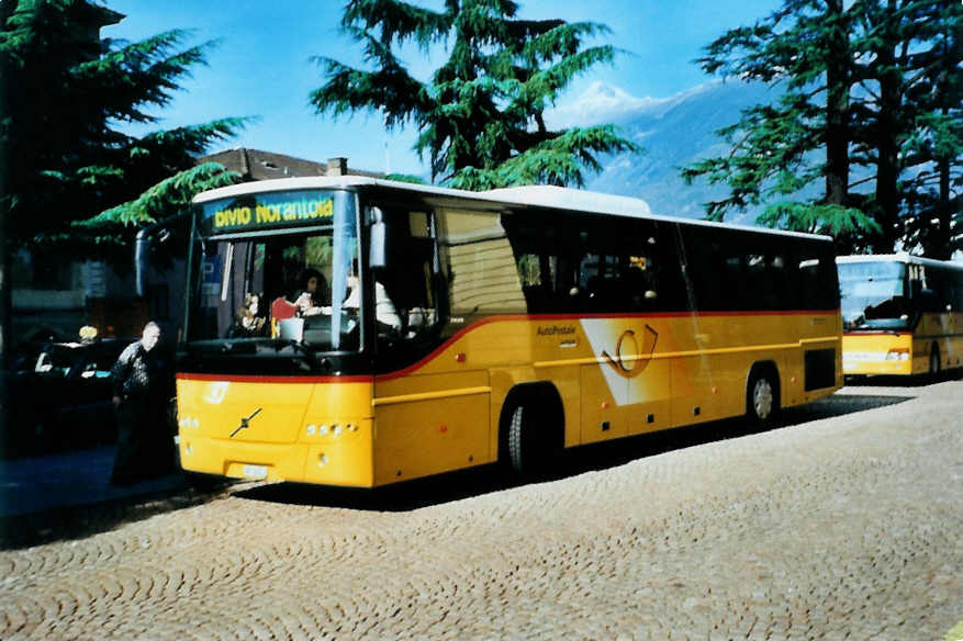 (099'710) - Pacciarelli, Grono - GR 56'523 - Volvo am 3. Oktober 2007 beim Bahnhof Bellinzona