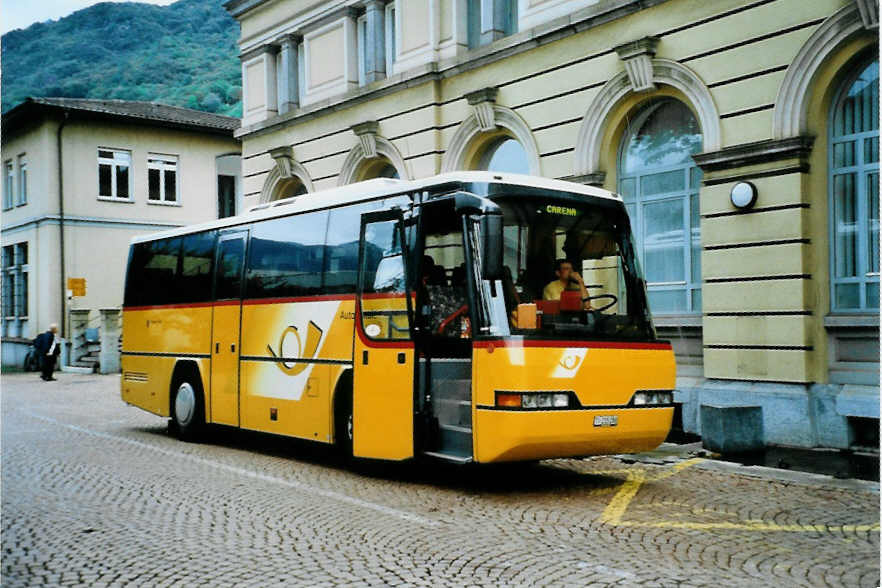 (099'831) - AutoPostale Ticino - TI 215'280 - Neoplan am 4. Oktober 2007 beim Bahnhof Bellinzona