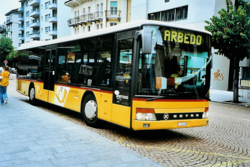 (099'901) - AutoPostale Ticino - TI 215'398 - Setra (ex P 25'853) am 4. Oktober 2007 beim Bahnhof Bellinzona