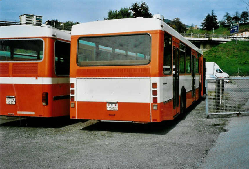 (099'922) - AMSA Chiasso - Nr. 13/TI 145'023 - Saurer/R&J am 4. Oktober 2007 in Balerna, Garage