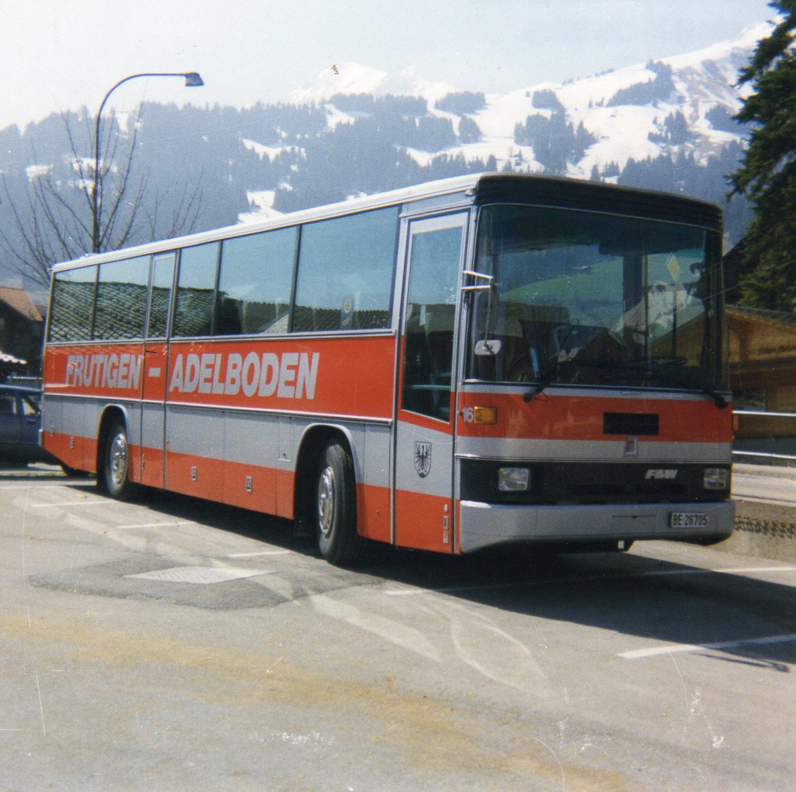 (10-15) - Aus dem Archiv: AFA Adelboden - Nr. 16/BE 26'705 - FBW/R&J am 14. April 1988 in Frutigen, Marktplatz