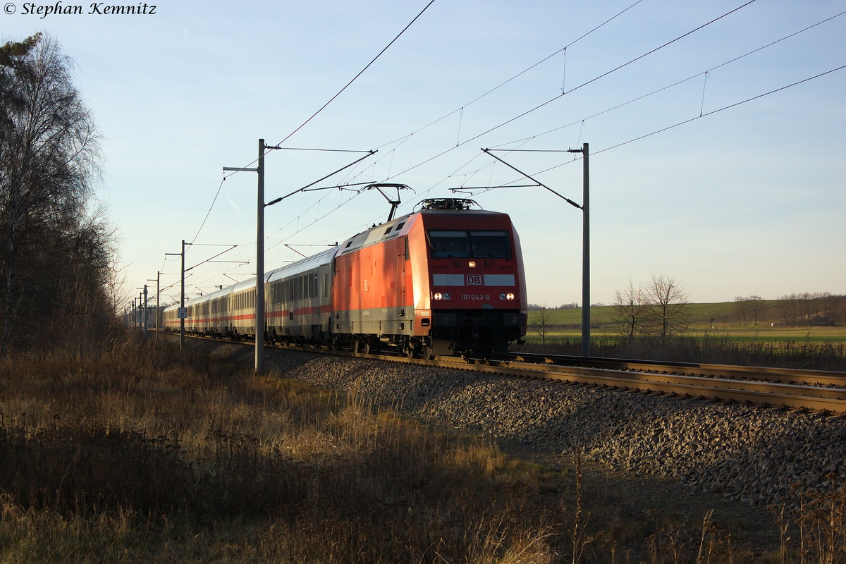101 043-8 mit dem IC 143 von Amsterdam Centraal nach Berlin Ostbahnhof in Nennhausen. 31.12.2013