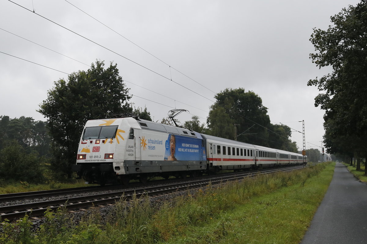 101 055-2  Schau in Land Reisen  mit einem IC am 11. August 2017 bei Drverden.