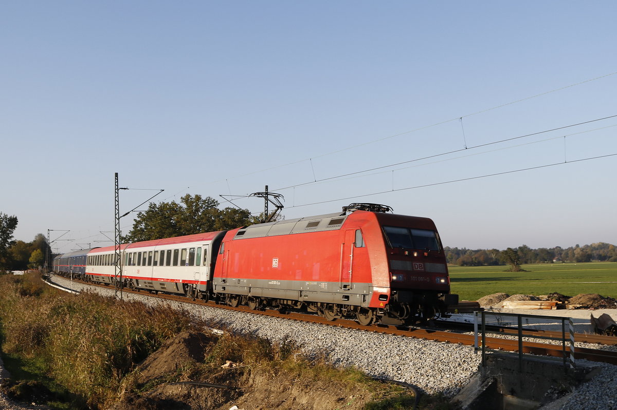 101 061 mit einem  Euro-Night  am 13. Oktober 2018 bei Bernau am Chiemsee.