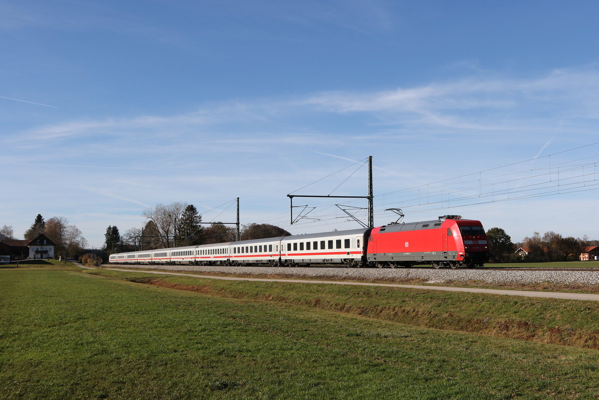 101 088 war am 15. November 2020 bei bersee in Richtung Freilassing unterwegs.