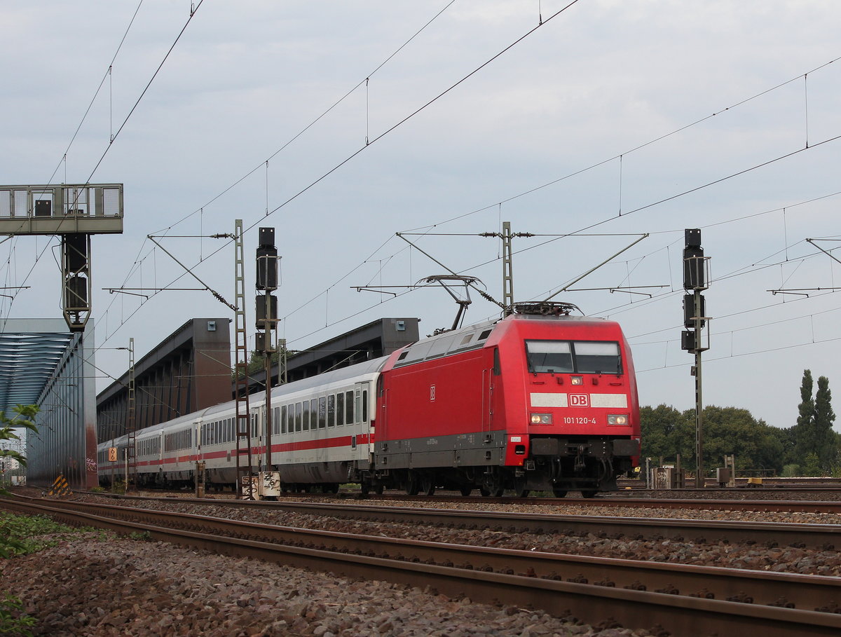 101 120-4 kurz nach dem berfahren der  Sderelbbrcken  in Hamburg-Wilhelmsburg am 2.September 2016.