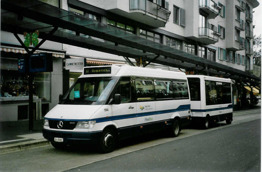 (101'318) - ZVB Zug - Nr. 186/ZG 65'867 - Mercedes (ex Nr. 129) am 26. November 2007 beim Bahnhof Zug