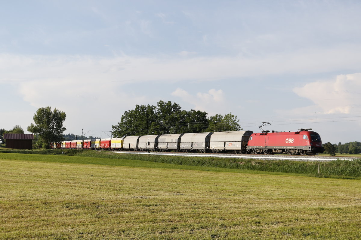 1016 015 auf dem Weg nach Salzburg am 9. Mai 2018 bei Weisham.