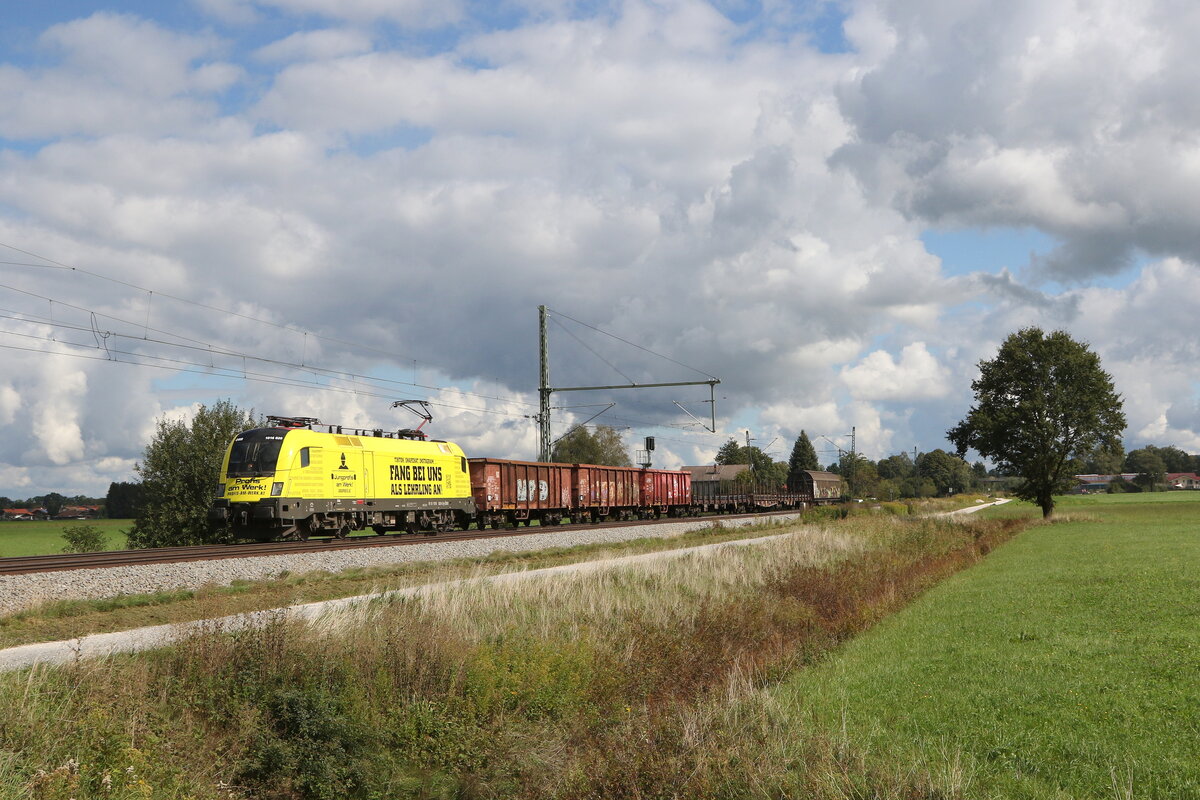 1016 020  Profis am Werk  war am 21. September 2022 bei bersee am Chiemsee in Richtung Rosenheim unterwegs.