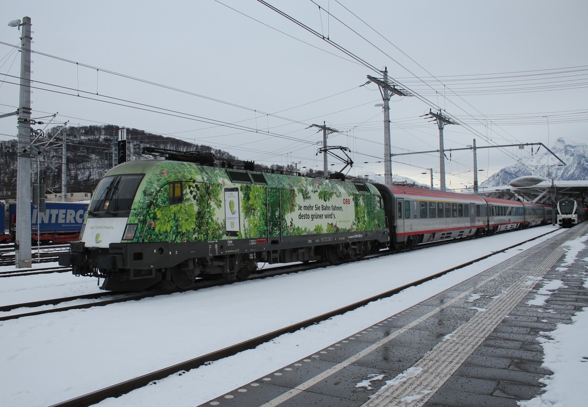 1016 023  Green Points  am 5. Januar 2015 bei der Ausfahrt aus dem Salzburger Hauptbahnhof.