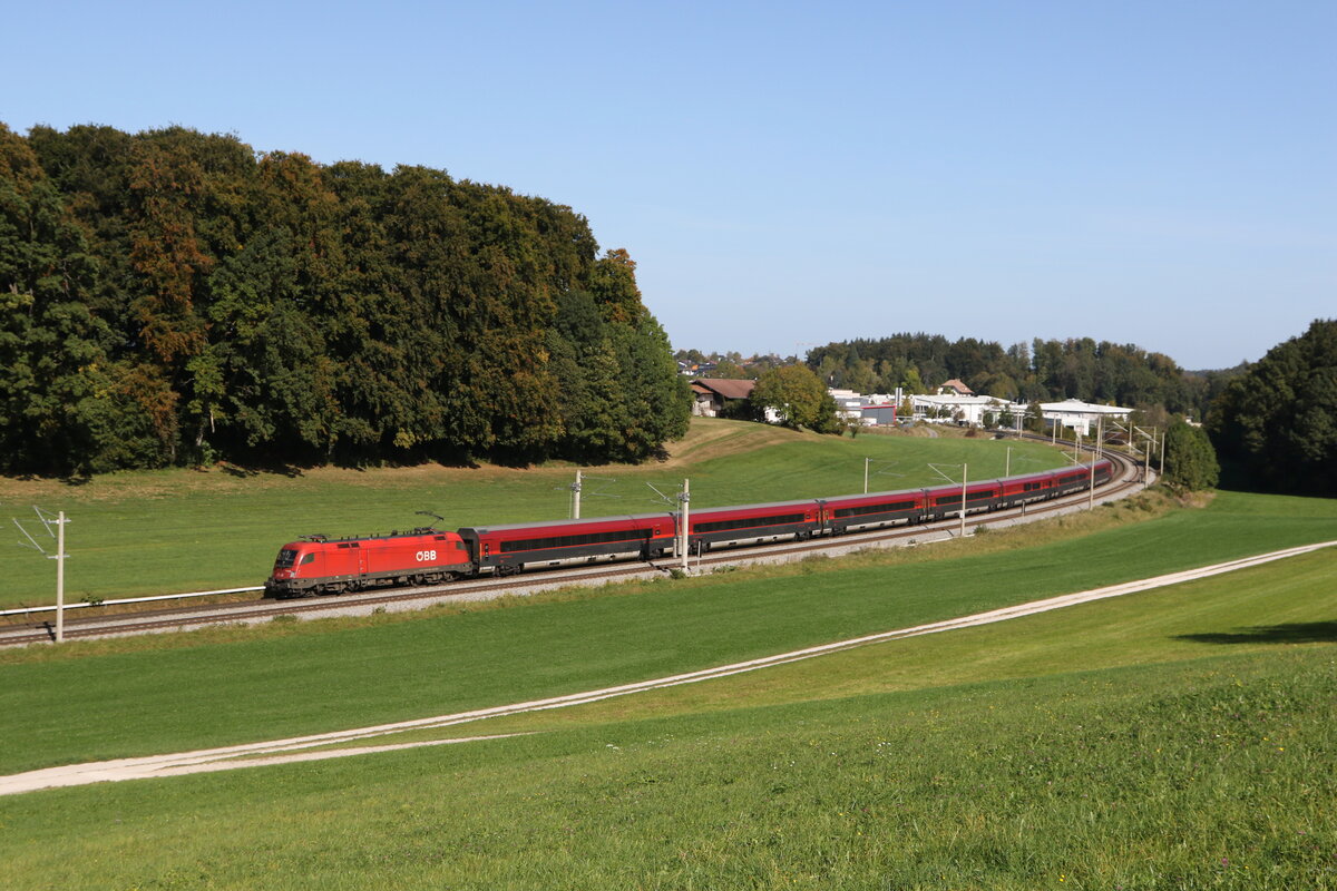 1016 029 war am 11. Oktober 2023 bei Axdorf in Richtung Rosenheim unterwegs.