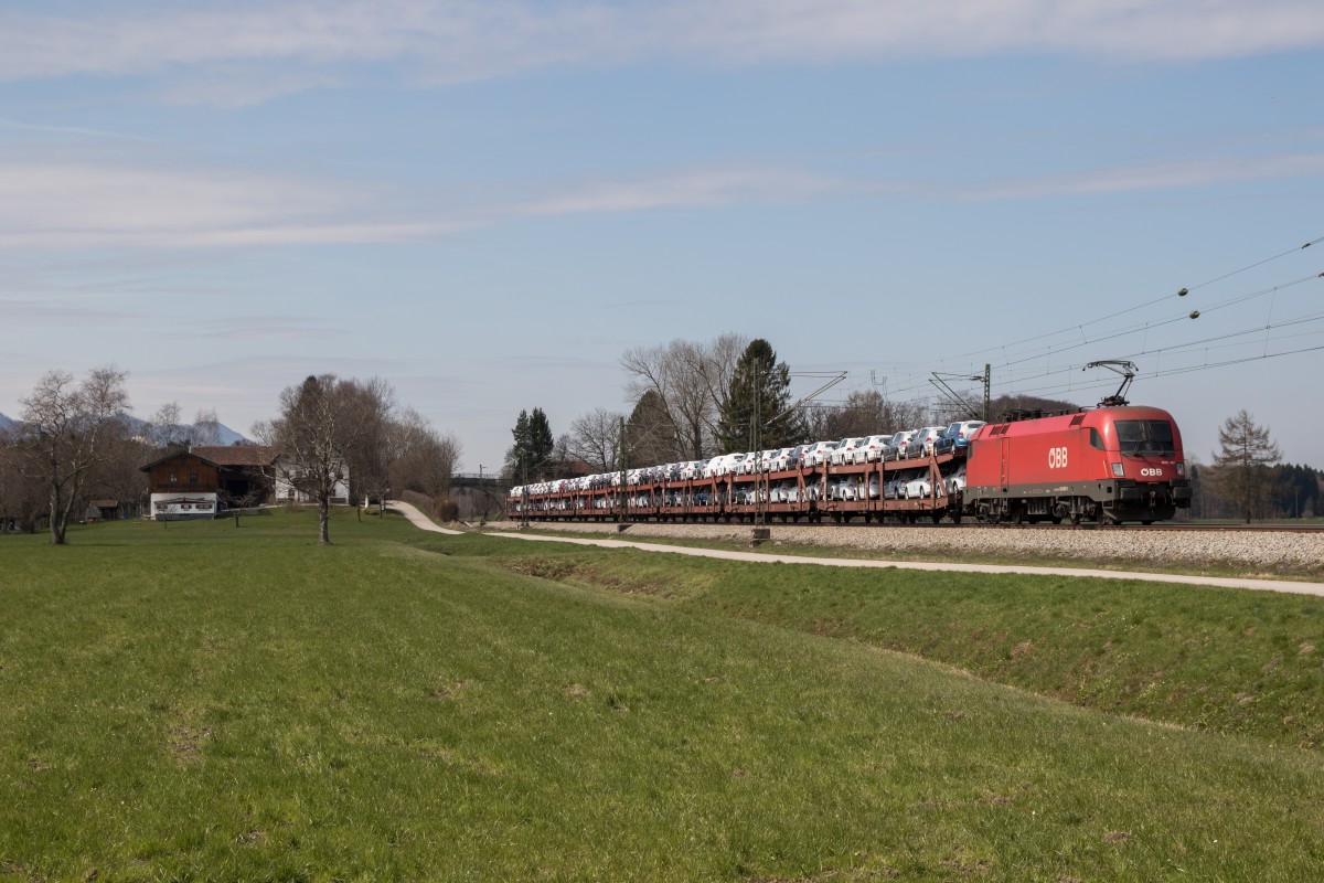 1016 033-3 mit einem Autozug am 8. April 2015 bei bersee.