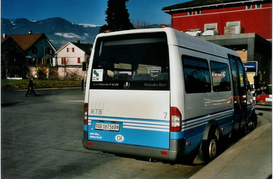 (102'625) - RTB Altsttten - Nr. 7/BE 167'568 - Mercedes am 29. Dezember 2007 beim Bahnhof Altsttten