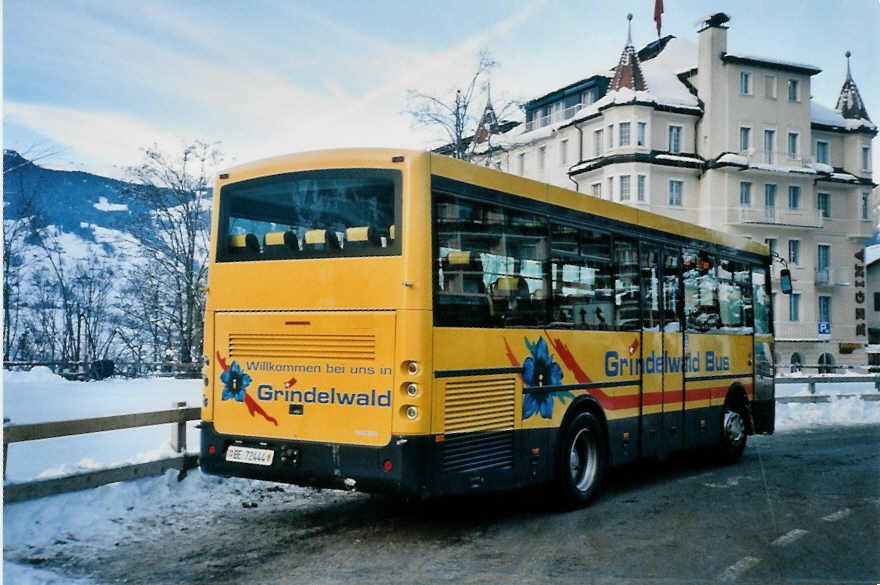 (102'806) - AVG Grindelwald - Nr. 17/BE 72'444 - Rizzi-Bus am 2. Januar 2008 beim Bahnhof Grindelwald