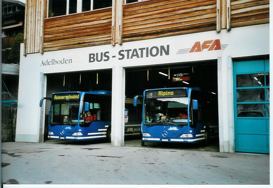 (103'309) - AFA Adelboden - Nr. 91/BE 25'802 - Mercedes (ex Nr. 2) + Nr. 92/BE 26'704 - Mercedes (ex Nr. 4) am 6. Januar 2008 im Autobahnhof Adelboden 