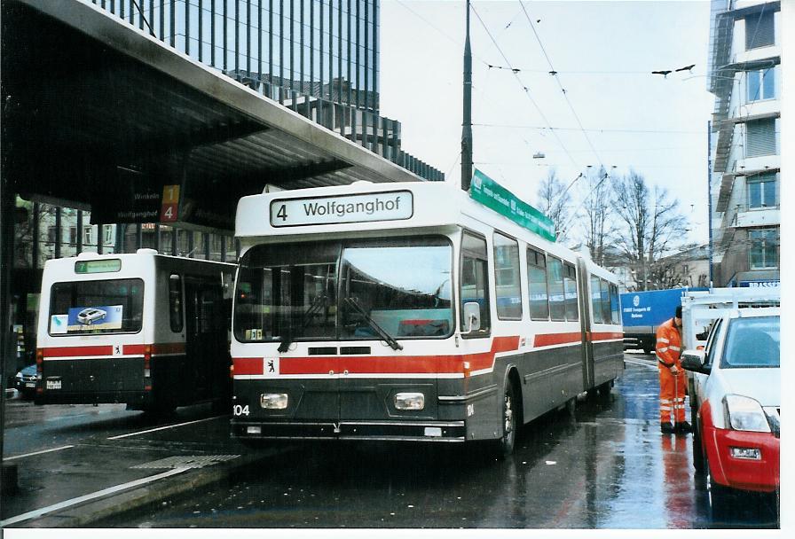 (103'401) - VBSG St. Gallen - Nr. 104 - Saurer/Hess Gelenktrolleybus am 7. Januar 2008 beim Bahnhof St. Gallen