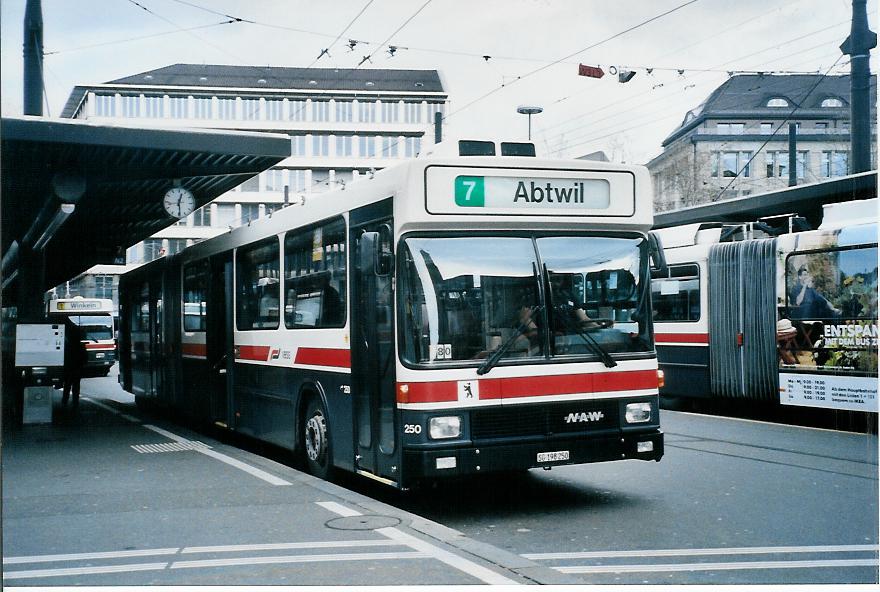 (104'023) - VBSG St. Gallen - Nr. 250/SG 198'250 - NAW/Hess am 4. Februar 2008 beim Bahnhof St. Gallen