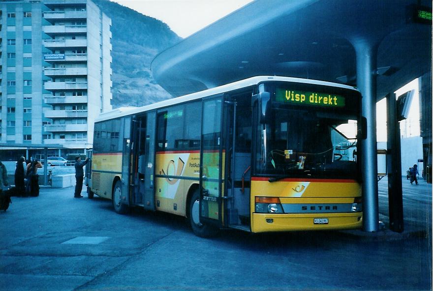 (104'305) - PostAuto Wallis - VS 241'967 - Setra am 17. Februar 2008 beim Bahnhof Visp