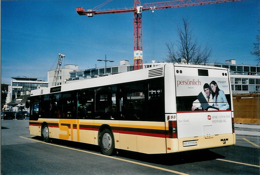 (104'714) - STI Thun - Nr. 93/BE 572'093 - MAN am 26. Februar 2008 beim Bahnhof Thun (prov. Haltestelle)