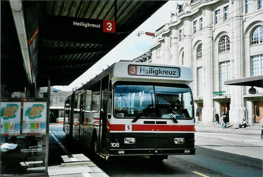 (105'907) - VBSG St. Gallen - Nr. 108 - Saurer/Hess Gelenktrolleybus am 29. Mrz 2008 beim Bahnhof St. Gallen