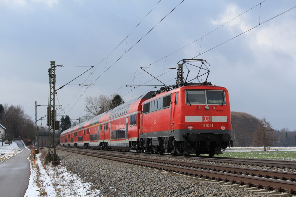 111 031-1 schiebend an einem RE bei Übersee am 3. Februar 2013.