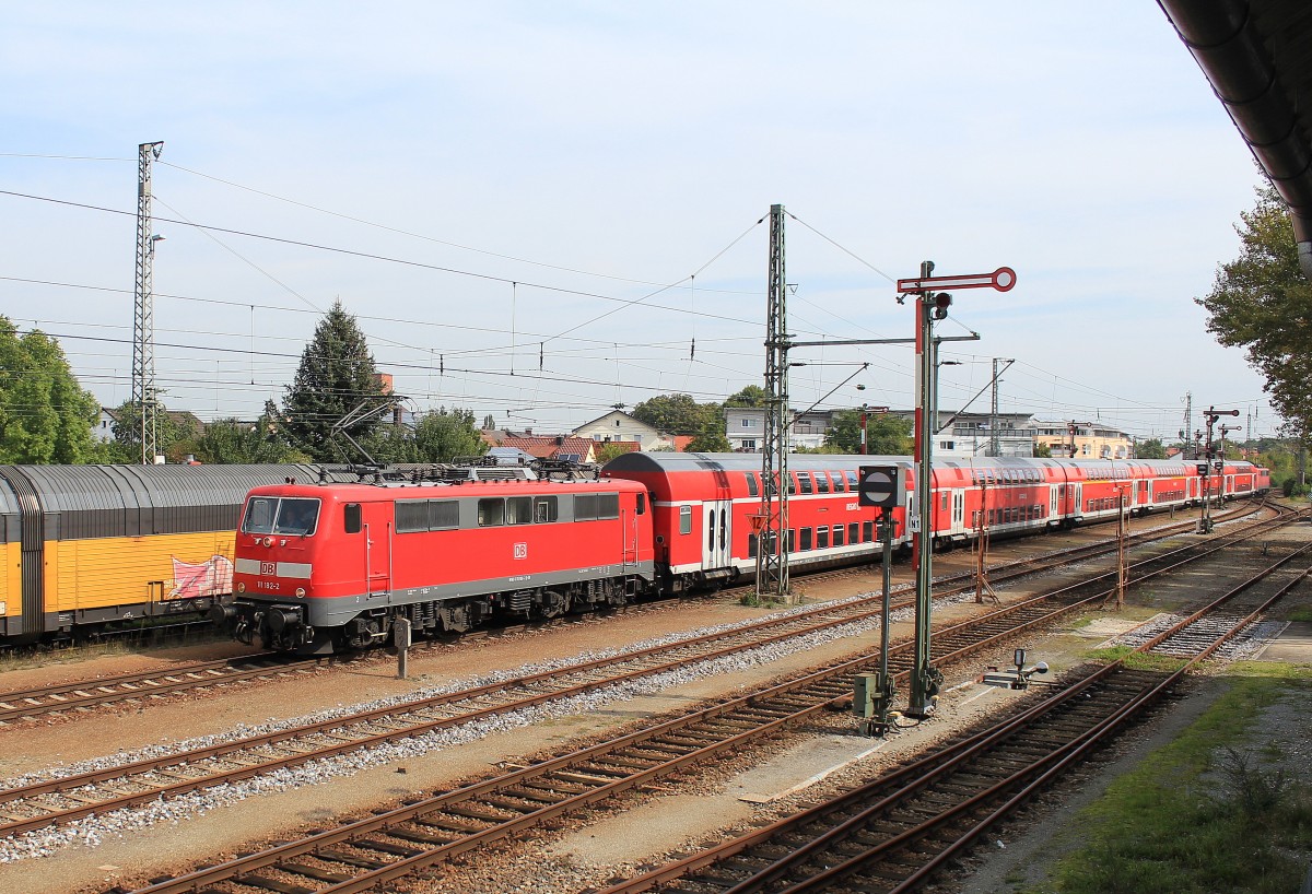 111 182-2 am 17. September 2012 bei der Einfahrt in den Bahnhof von Dingolfing.