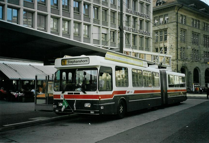 (111'535) - VBSG St. Gallen - Nr. 103 - Saurer/Hess Gelenktrolleybus am 13. Oktober 2008 beim Bahnhof St. Gallen