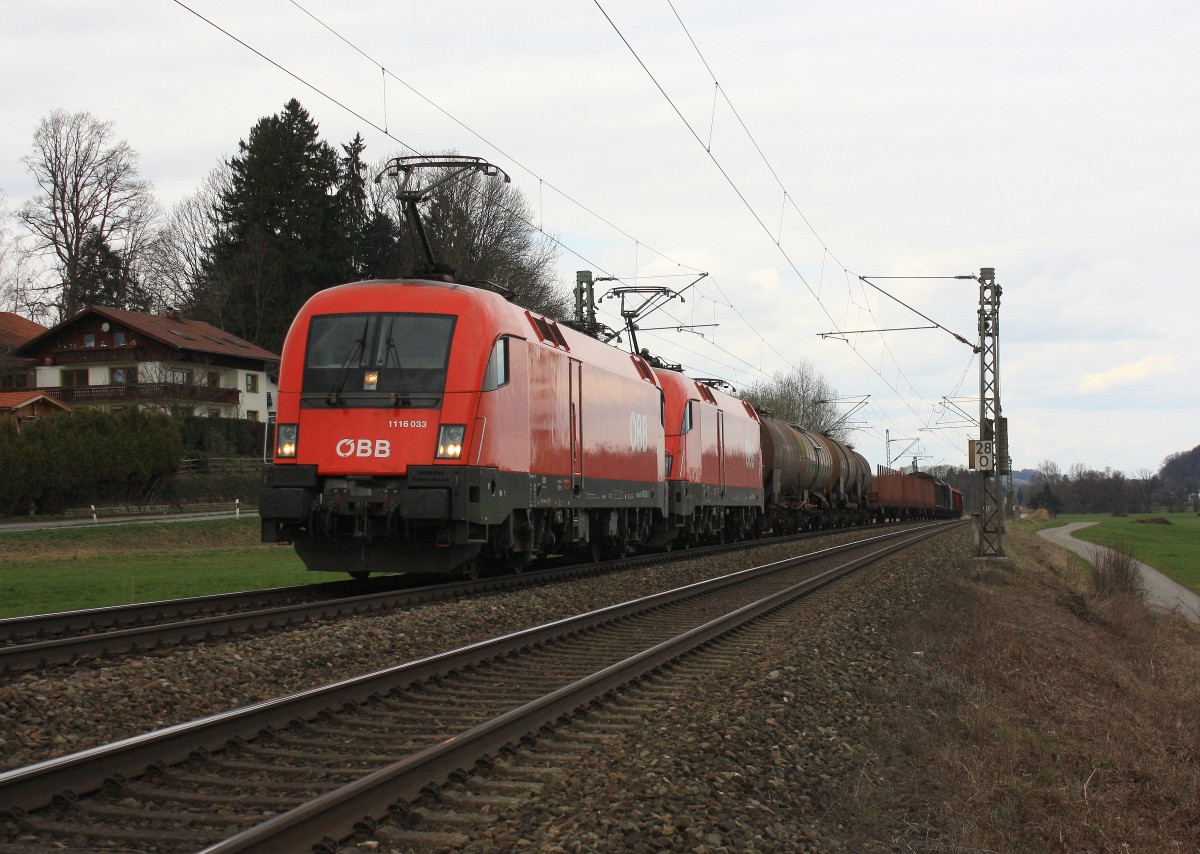 1116 033-2 und 1116 xxx ziehen am 19. Mrz 2014 einen gemischten Gterzug bei Weisham in Richtung Salzburg.