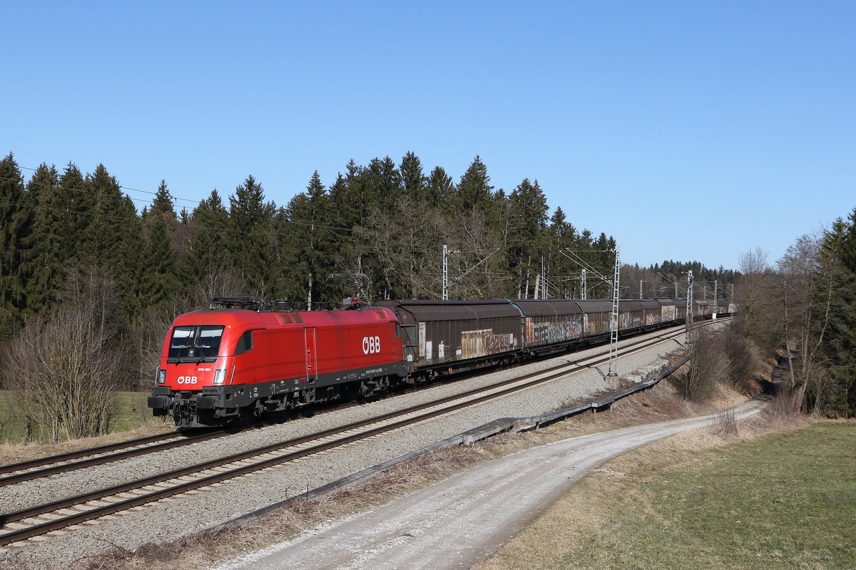 1116 051 war am 1. Mrz 2021 mit dem  Papierzug  bei Grabensttt in Richtung Mnchen unterwegs.