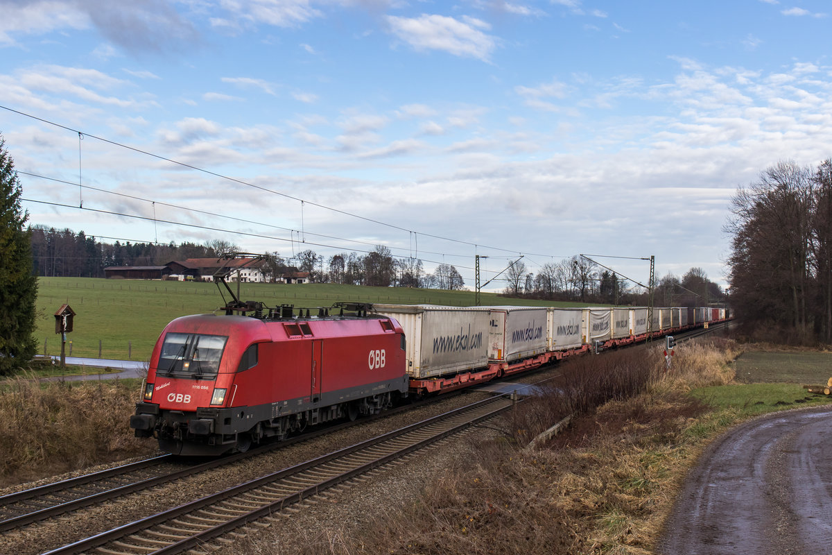 1116 056 mit dem  Ekol-Zug  am 14. Dezember 2016 bei Vogl.