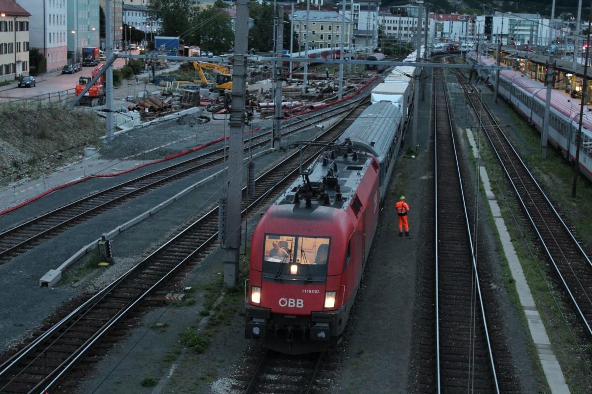 1116 083-7 mit einer  ROLA  am 13. Juli 2012 im Salzburger Hauptbahnhof.