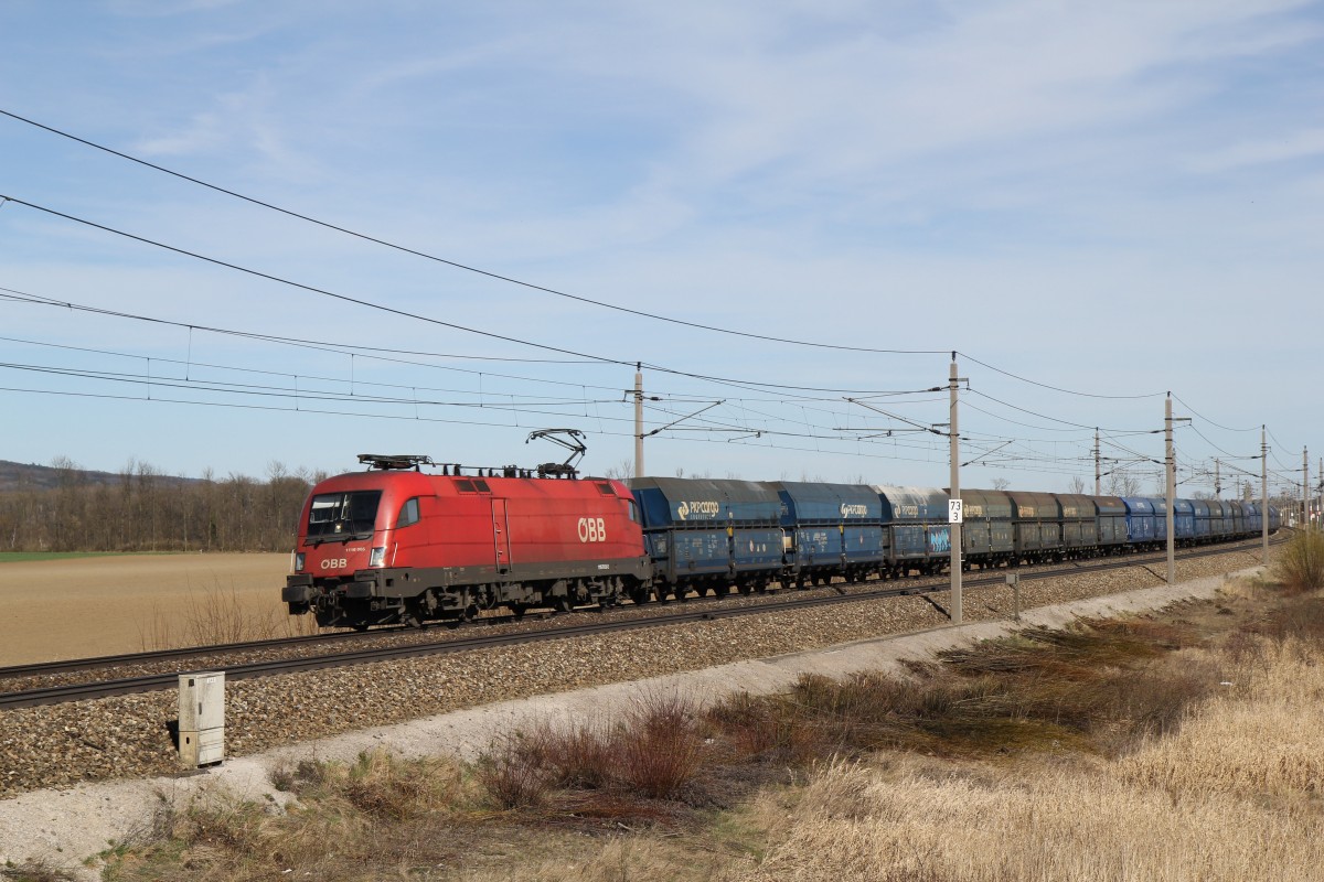 1116 085-7 mit einem Polnischen Gterzug am 20. Mrz 2014 bei Grosierning.