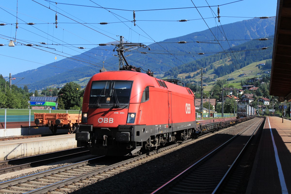 1116 091-0 am 16. August 2013 auf dem Weg zum Brenner im Bahnhof von Mattrei.