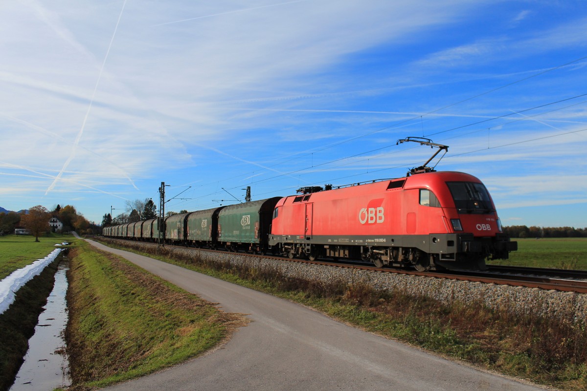 1116 093-6 mit einem Ganzzug Belgischer Wagen am 3. November 2012 bei bersee am Chiemsee.