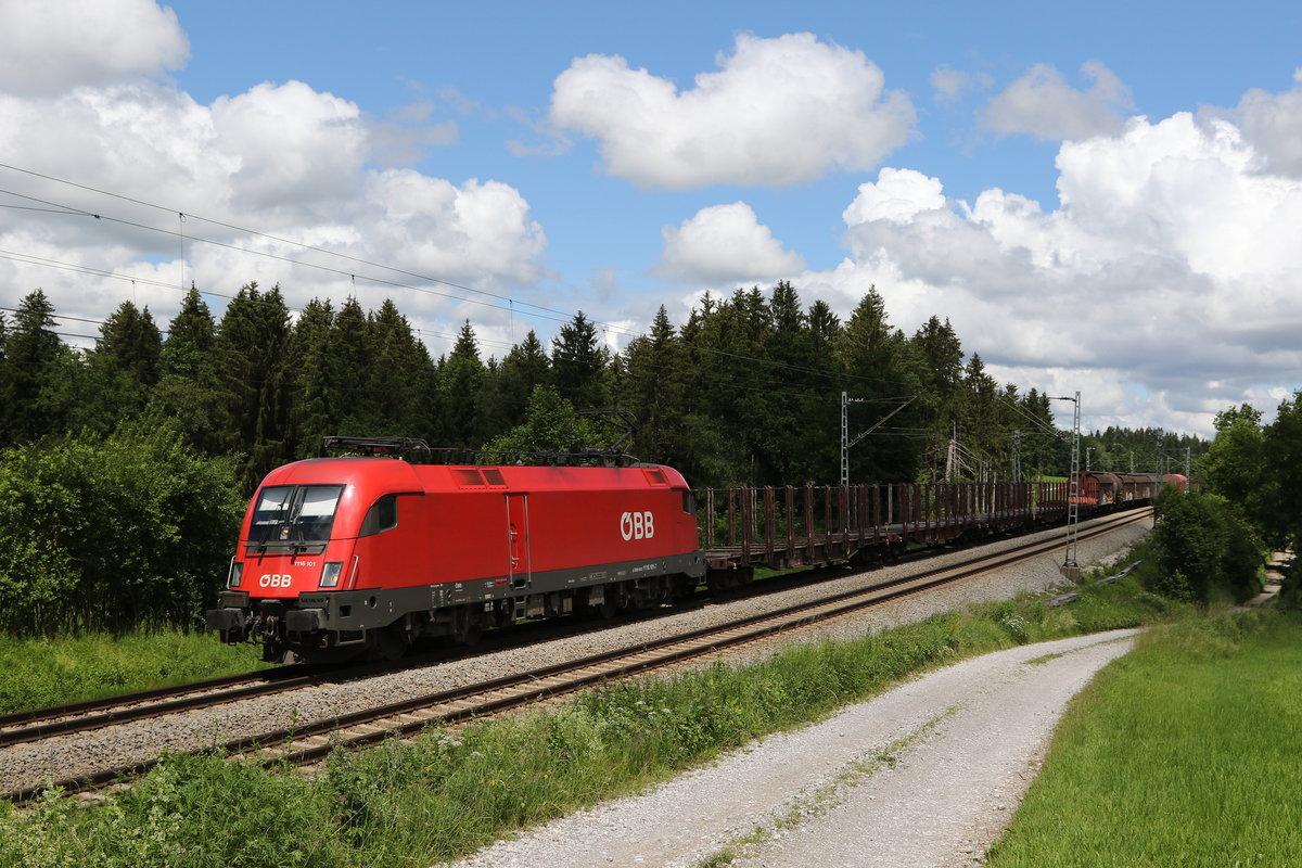 1116 101 mit einem  Mischer  aus Salzburg kommend am 11. Juni 2020 bei Grabensttt.