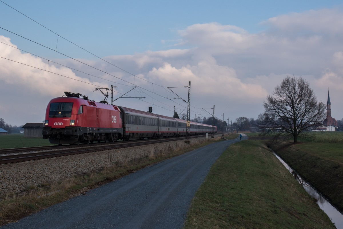 1116 121-5 am 27. November 2015 aus Salzburg kommend bei bersee am Chiemsee.