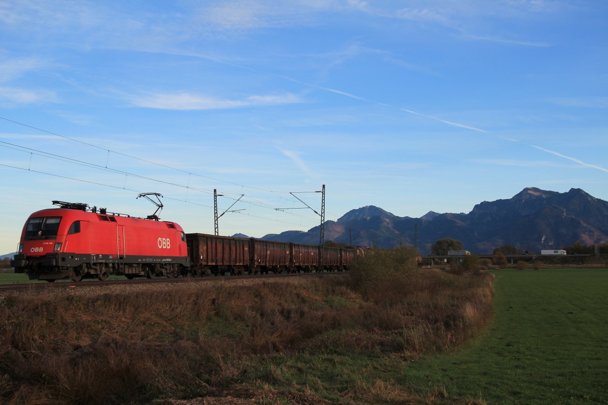 1116 136-1 mit einem gemischten Gterzug am 8. November 2013 bei Weisham.