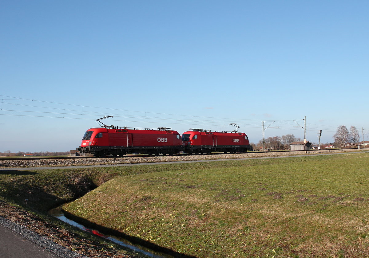 1116 145-4 und 1116 043-1 auf dem Weg nach Salzburg. Aufgenommen am 26. Mrz 2016 bei bersee.