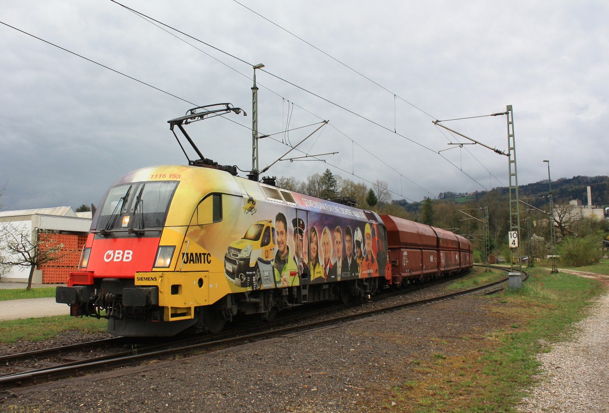 1116 153 der  ÖAMTC -Taurus war am 8. April 2014 in Oberbayern im Einsatz. Das Foto entstand in Rohrdorf bei Rosenheim, wo die Lok ihren Zug ins nahe gelegene Zemtentwerk schob.