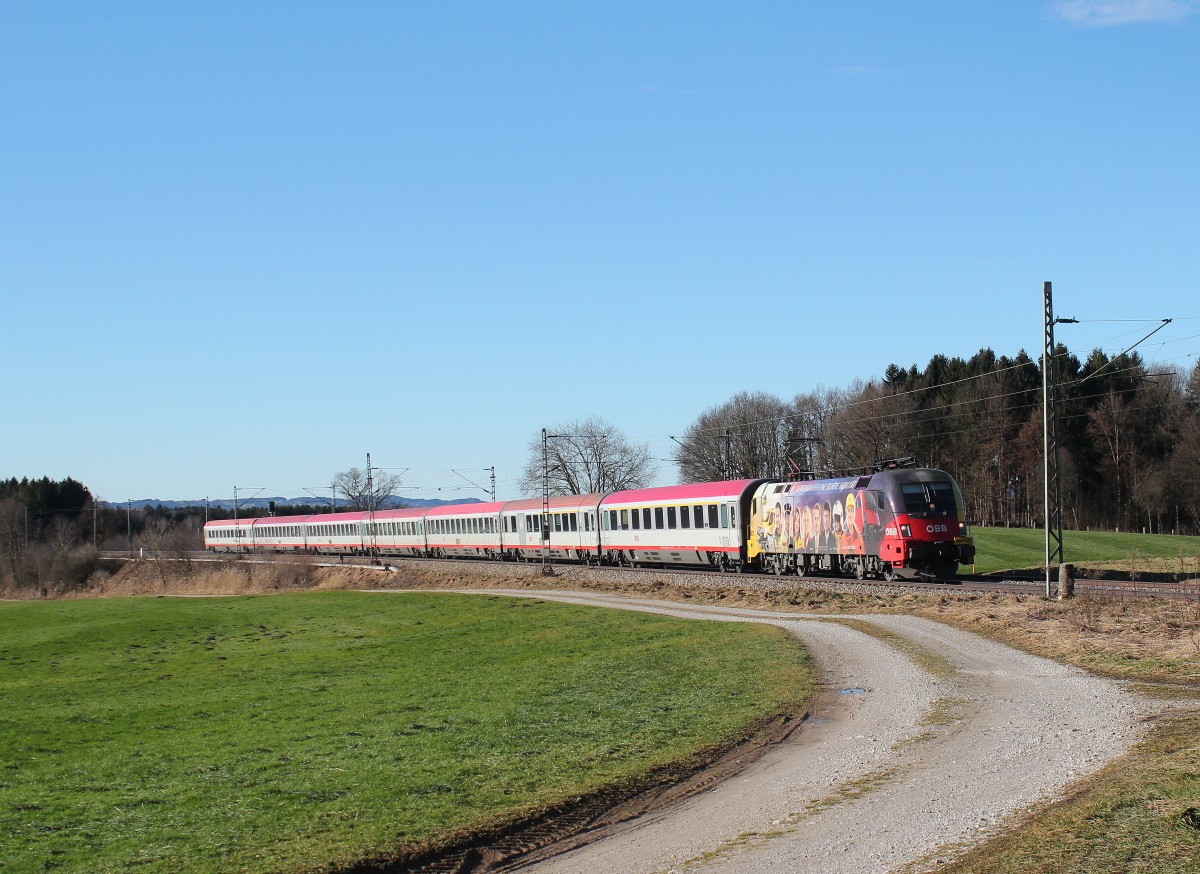 1116 153  ÖAMTC  war am 10. Januar 2015 auf dem Weg nach Salzburg. Aufgenommen zwischen Übersee und Bergen.