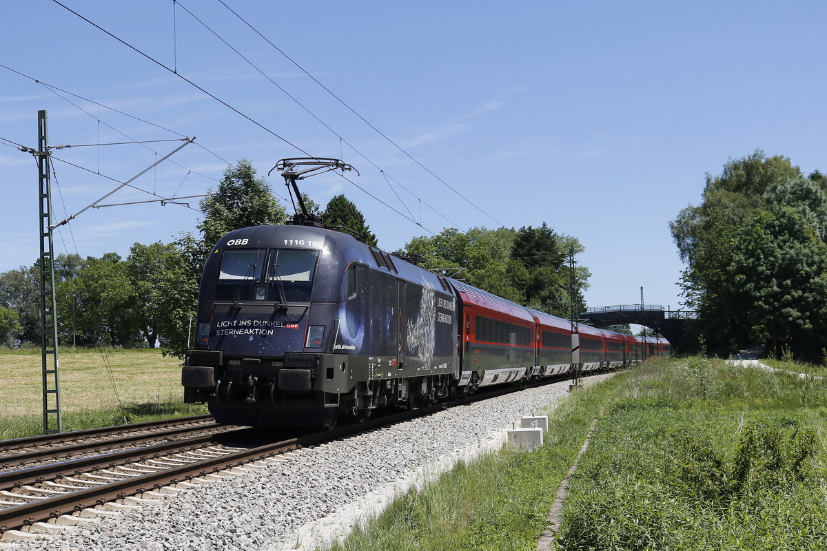 1116 158  Licht ins Dunkel  schiebt ein  Railjet  am 11. Juni 2017 bei bersee in Richtung Salzburg.