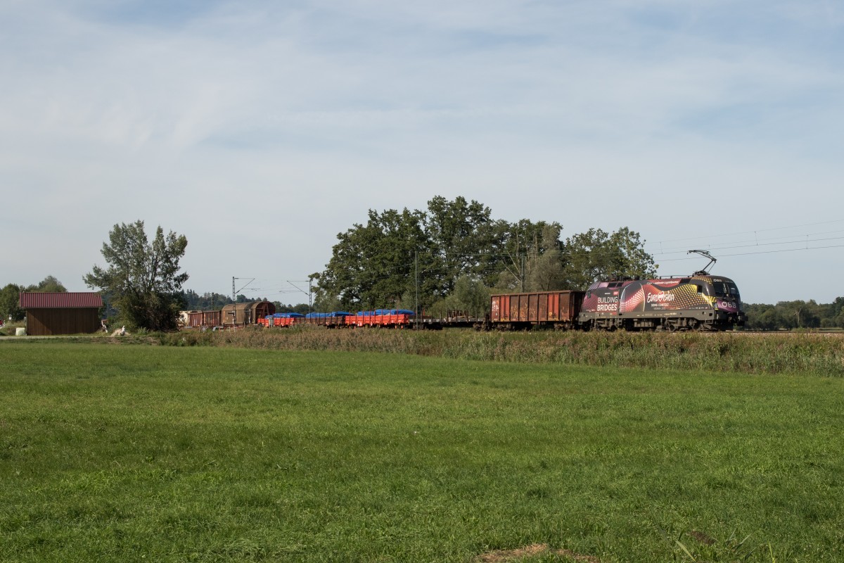 1116 180-1  Building Bridges  auf dem Weg nach Salzburg mit einem gemischten Gterzug bei Weisham am 27. August 2015.